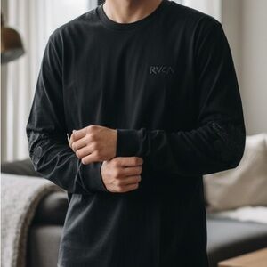 RVCA Mark Oblow Vintage Wash Patch Matte Roses on sleeves‎ Long Sleeve T-Shirt